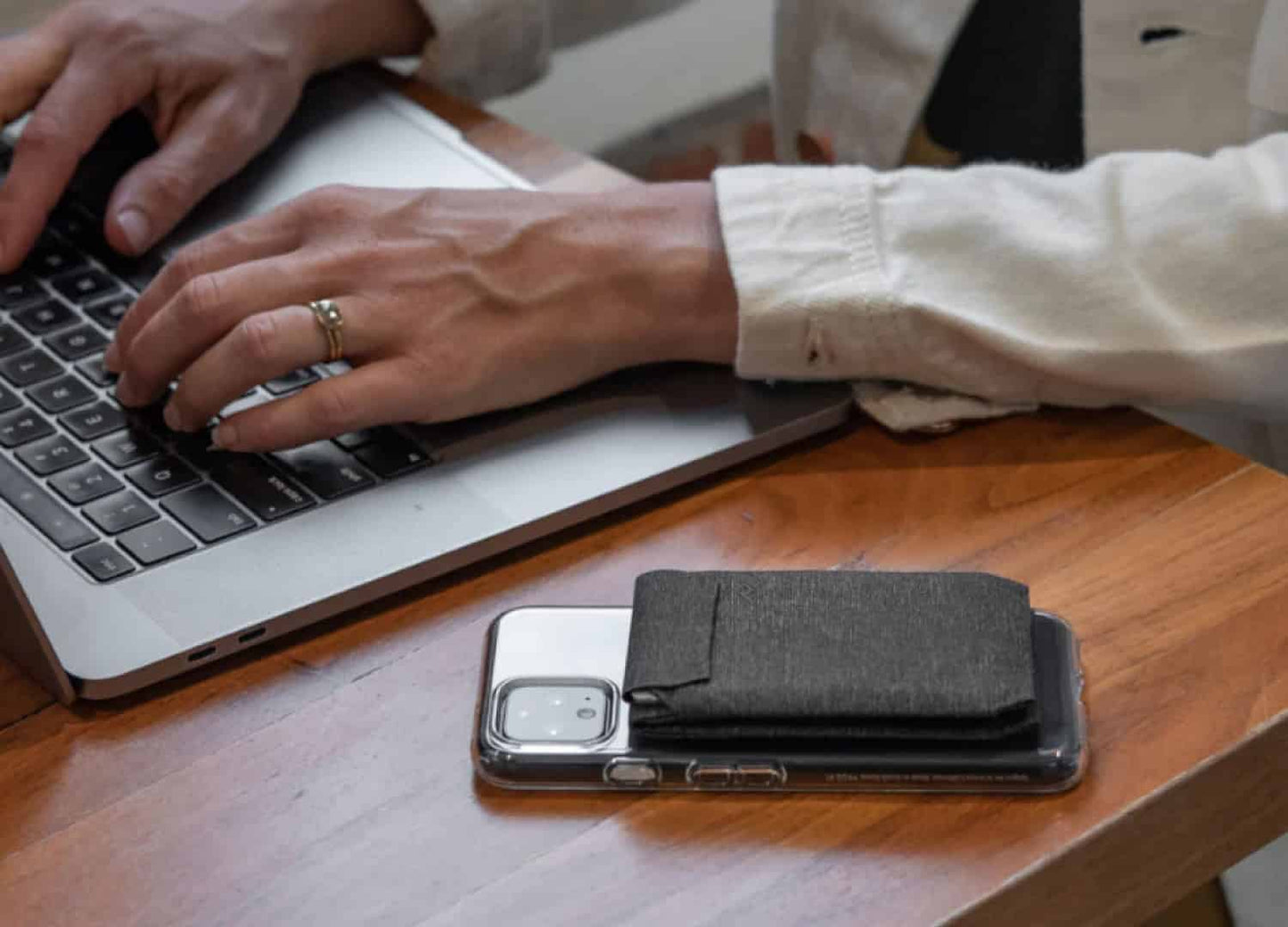 Peak Design Mobile Universal Adapters for Phones – Charcoal