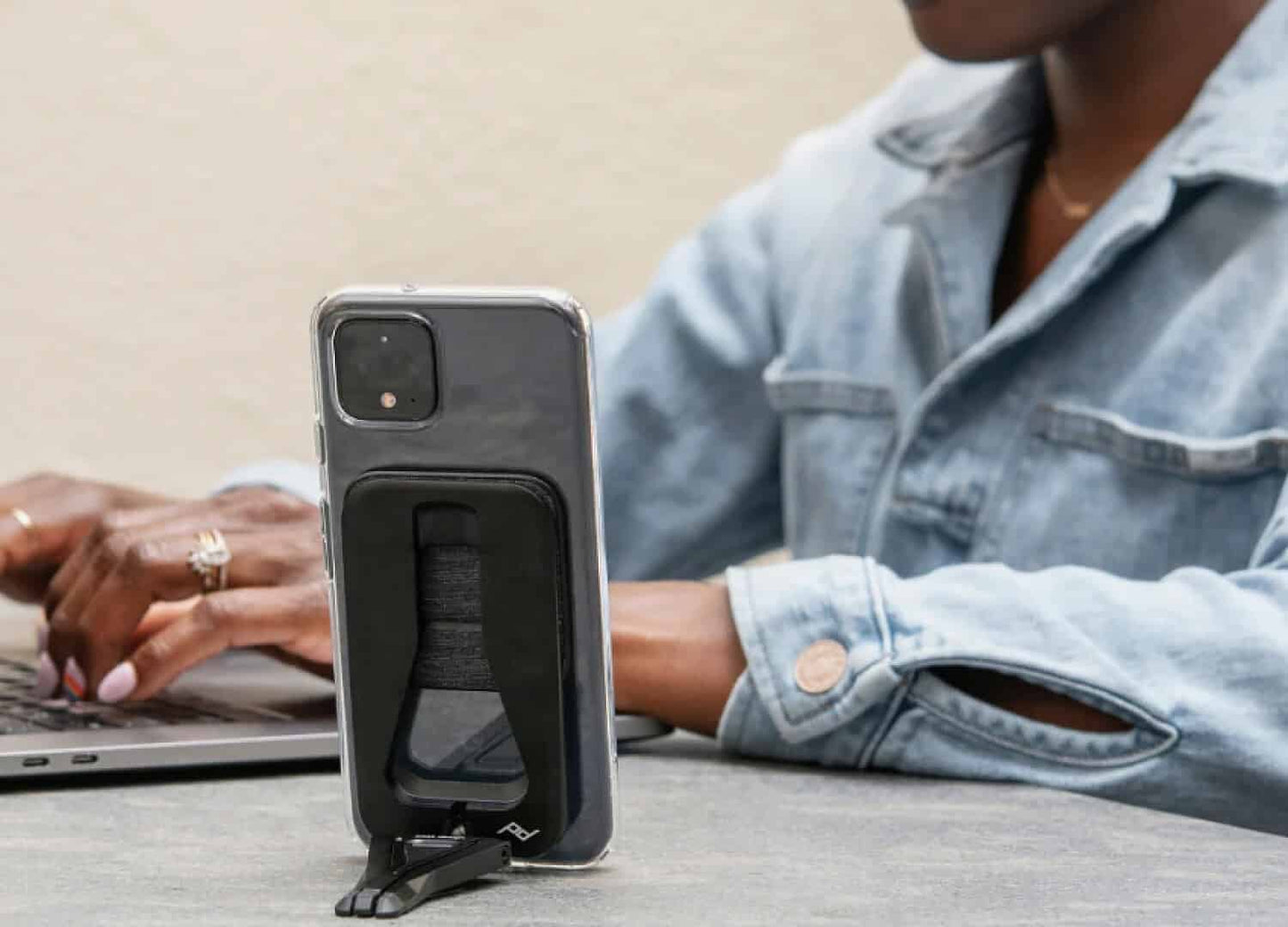 Peak Design Mobile Universal Adapters for Phones – Charcoal