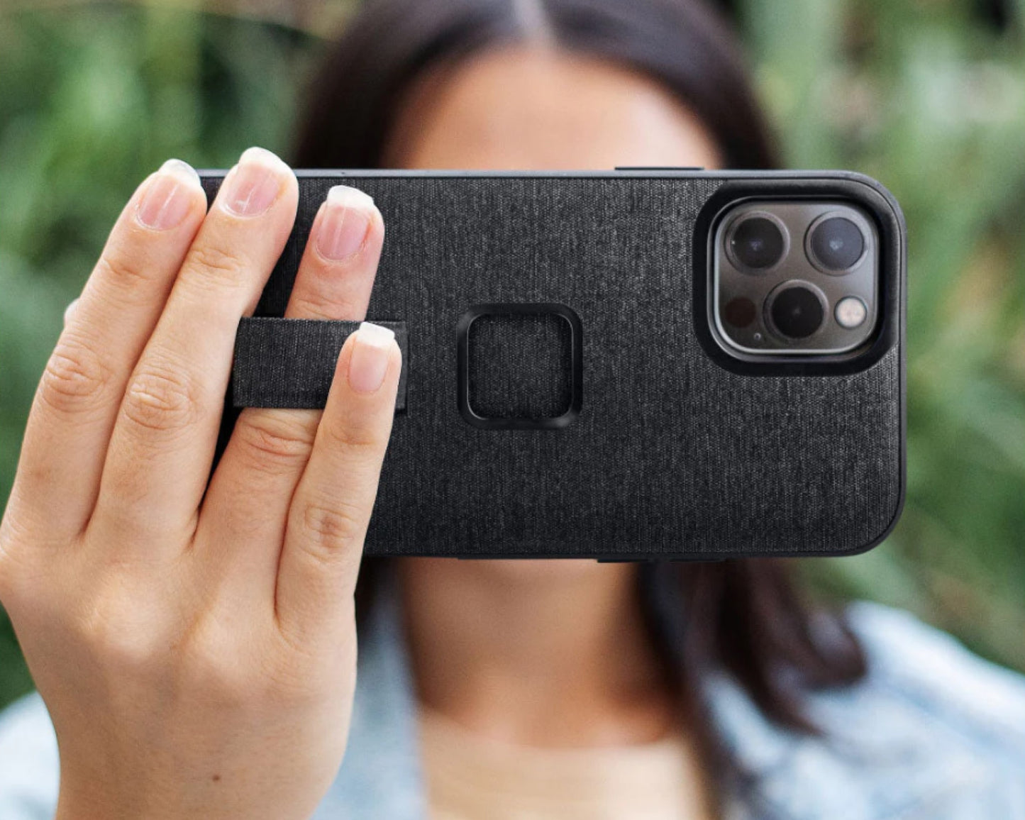 Peak Design Everyday Loop Case for iPhone 13 Standard – Charcoal