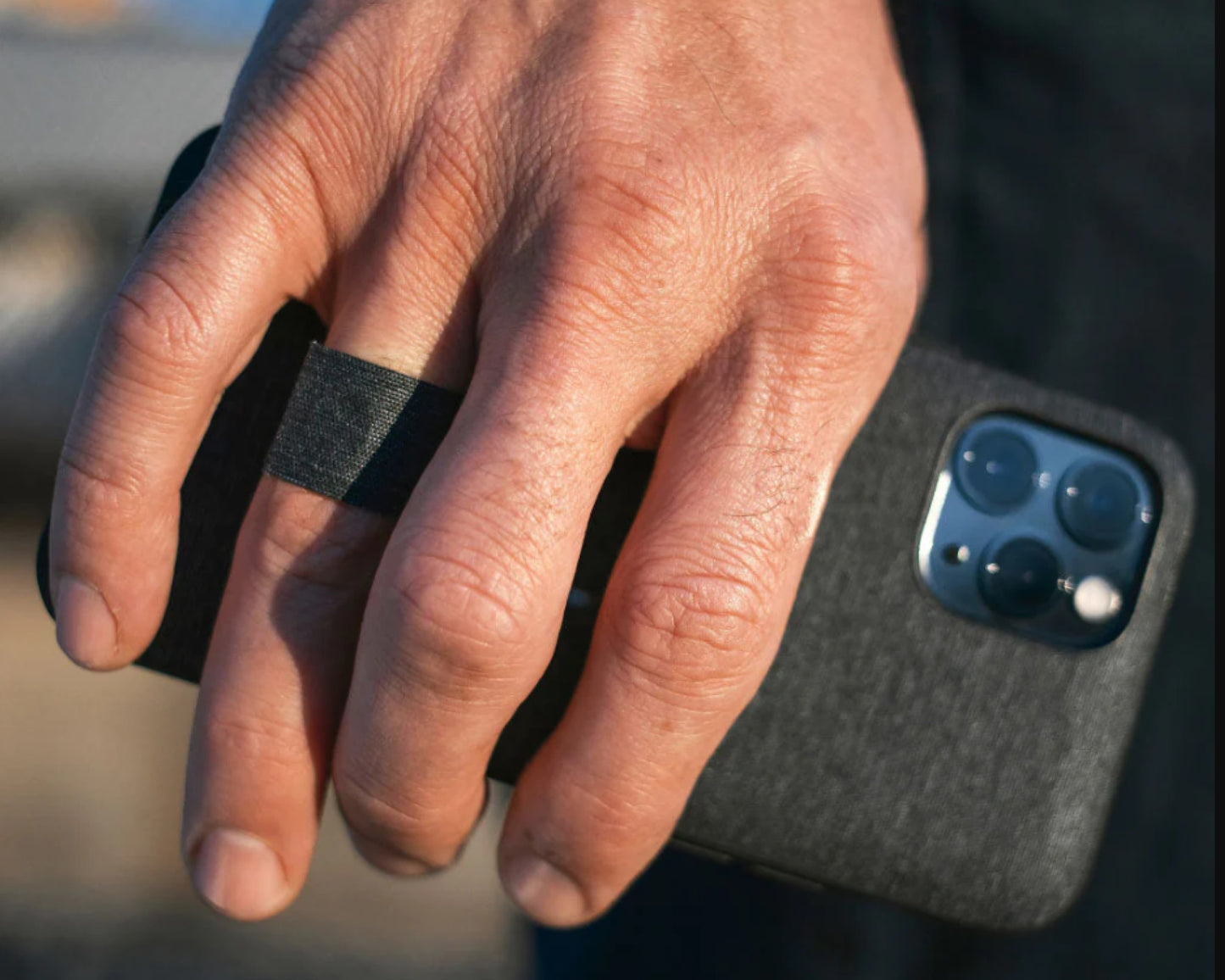 Peak Design Everyday Loop Case for iPhone 13 Standard – Charcoal