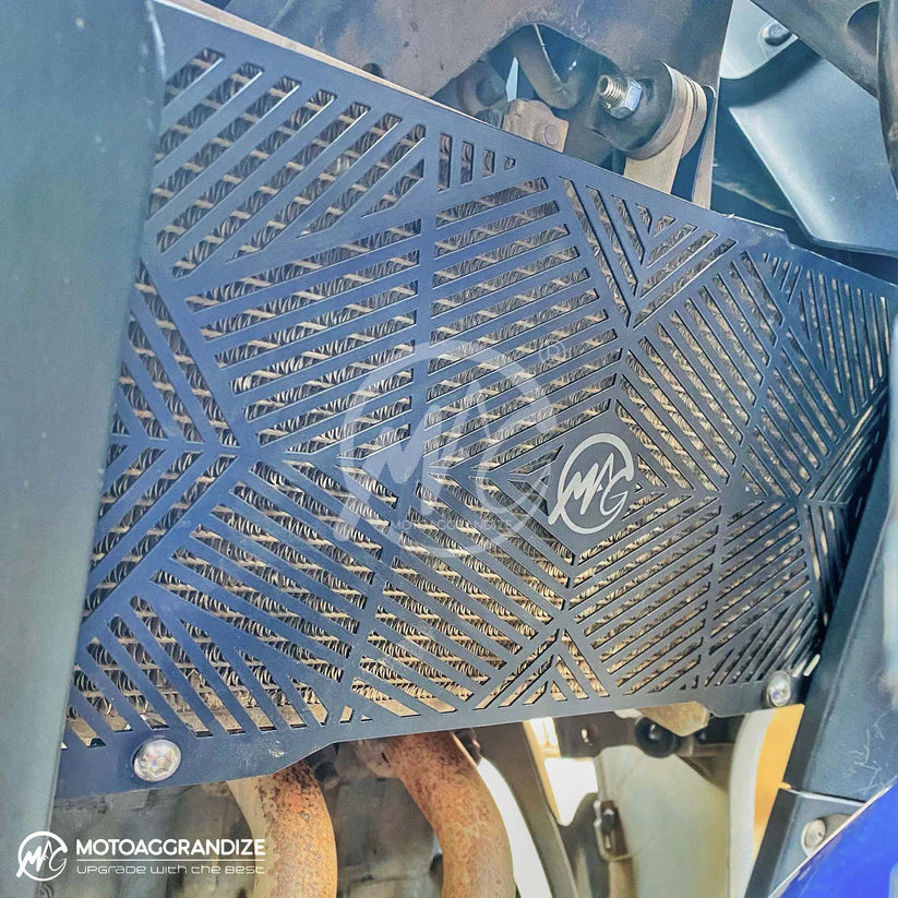 Motoaggrandize Radiator guard for Yamaha R3