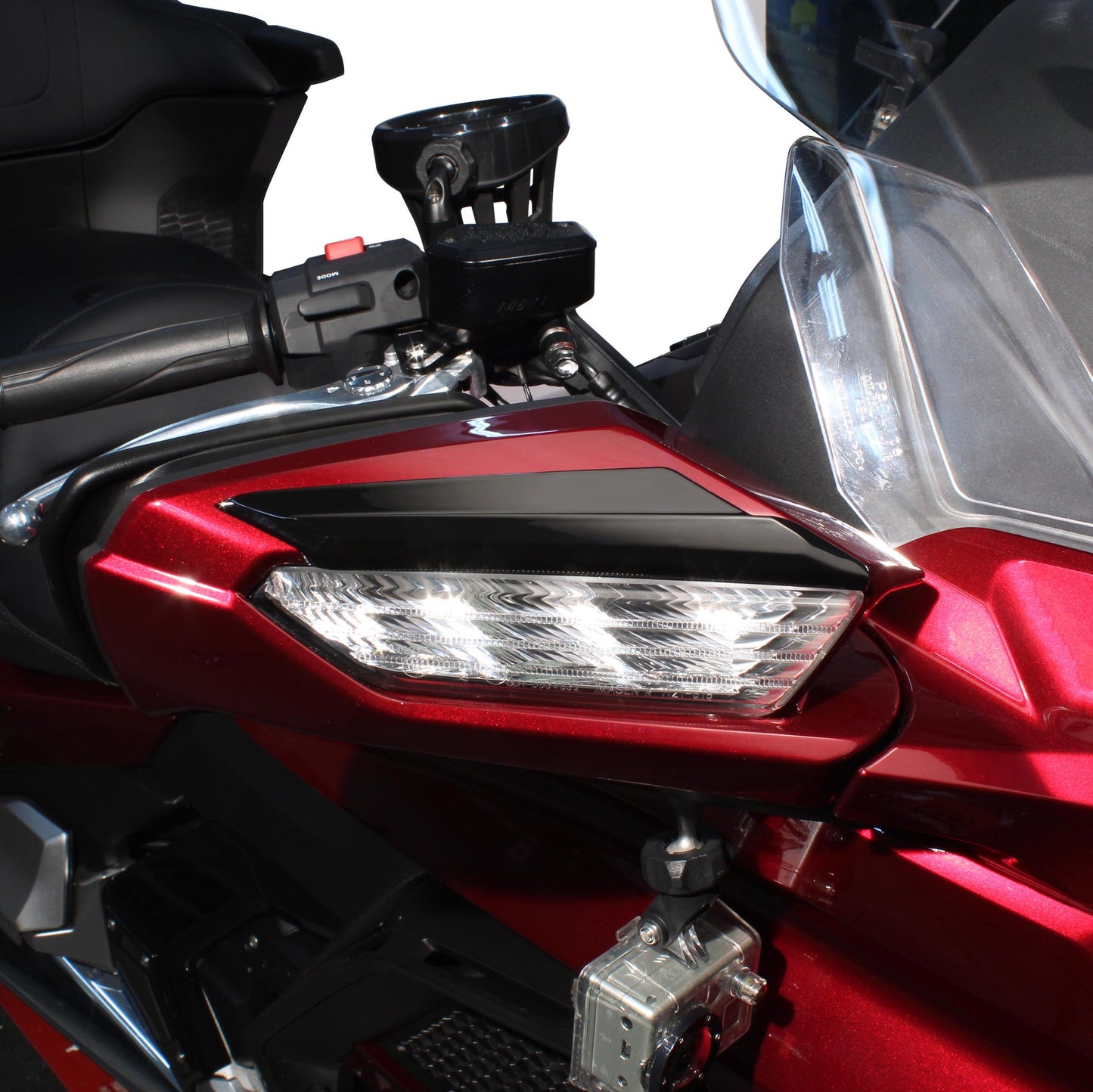 GOLDSTRIKE MIRROR ACCENTS