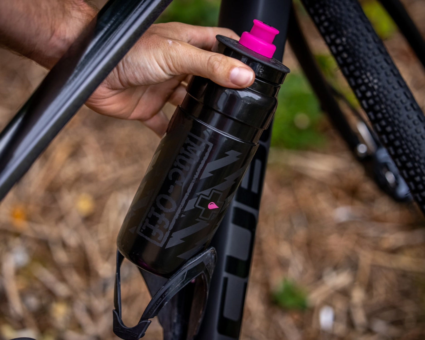 Muc-Off Black Custom Fly Water Bottle – 550ml