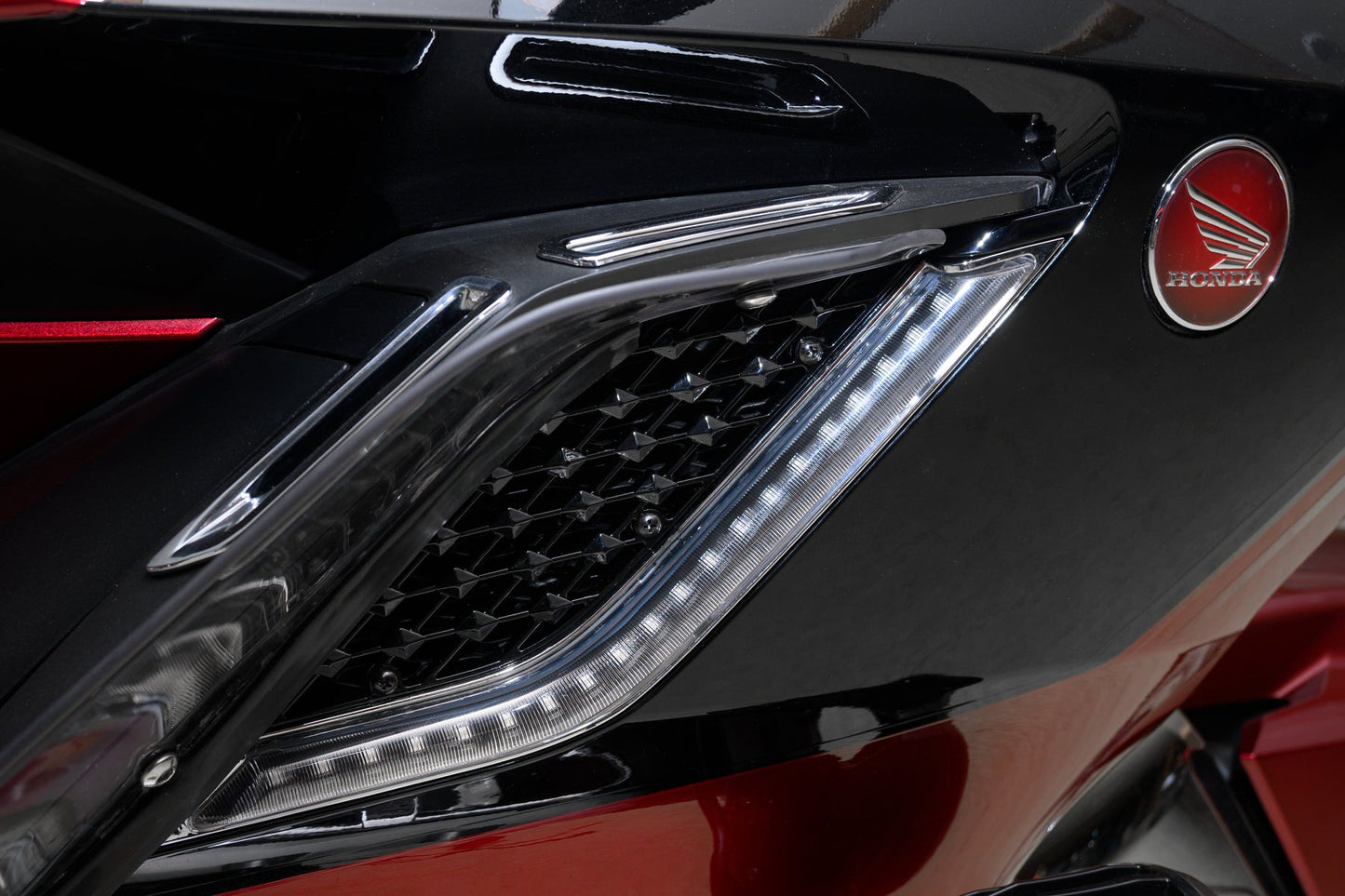GOLDSTRIKE LED LIGHTED RADIATOR GRILL PANELS GL1800 BY TWINART